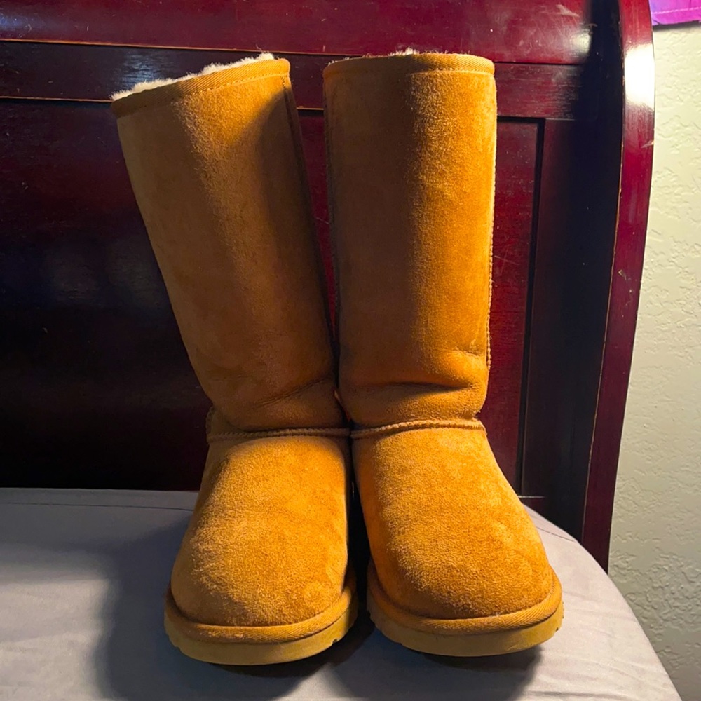 Classic tall Chestnut Ugg Boots 🤎